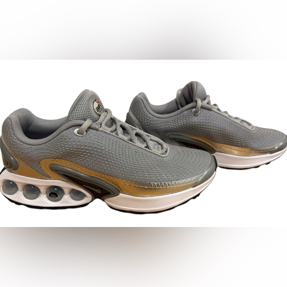 Nike woman's Air Max DN Metallic Silver size 7